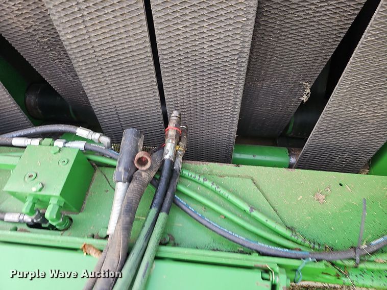 image for item EJ6173 2001 John Deere 457 Mega Wide round baler