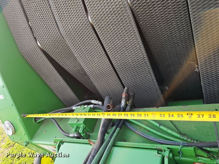 image for item EJ6173 2001 John Deere 457 Mega Wide round baler