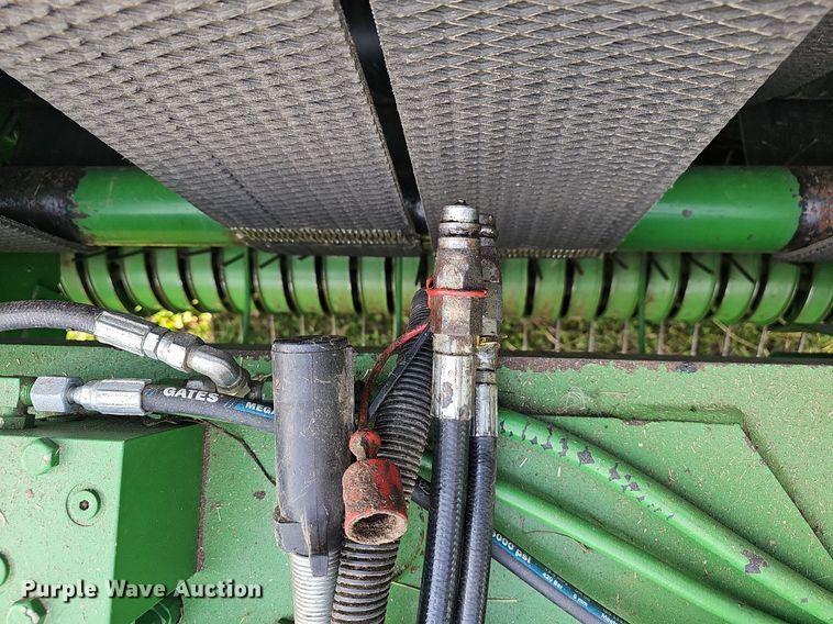 image for item EJ6173 2001 John Deere 457 Mega Wide round baler