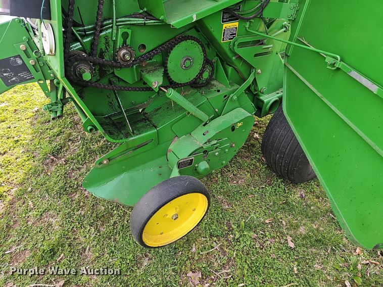 image for item EJ6173 2001 John Deere 457 Mega Wide round baler