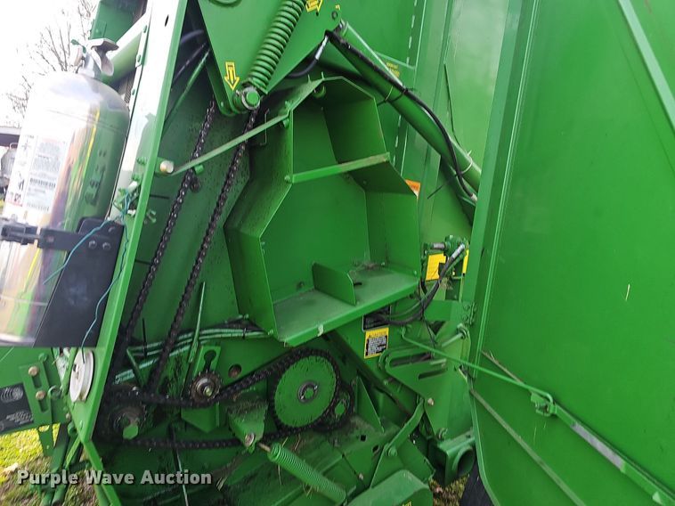 image for item EJ6173 2001 John Deere 457 Mega Wide round baler