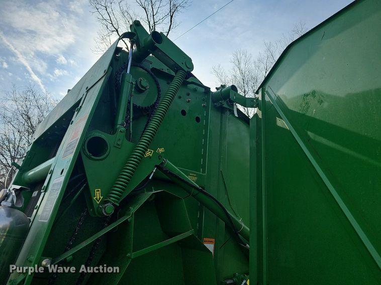 image for item EJ6173 2001 John Deere 457 Mega Wide round baler
