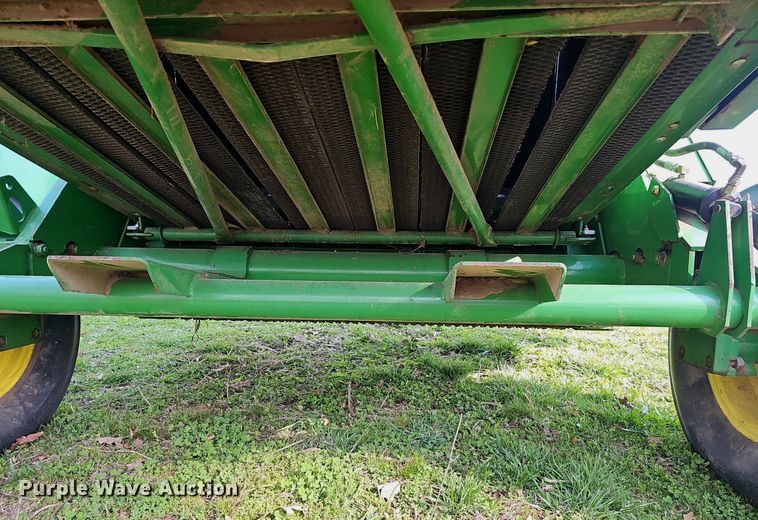 image for item EJ6173 2001 John Deere 457 Mega Wide round baler