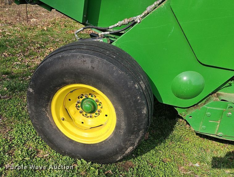 image for item EJ6173 2001 John Deere 457 Mega Wide round baler