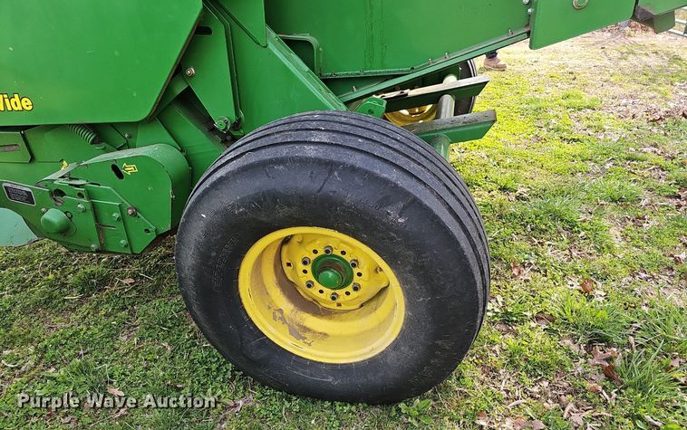 image for item EJ6173 2001 John Deere 457 Mega Wide round baler
