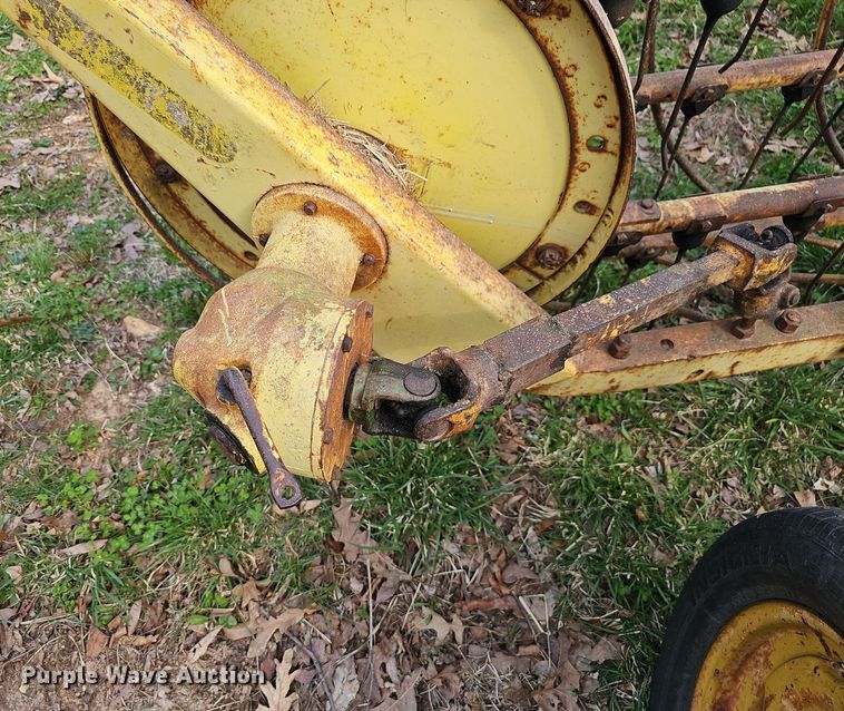 image for item EJ6175 John Deere 660 hay rake