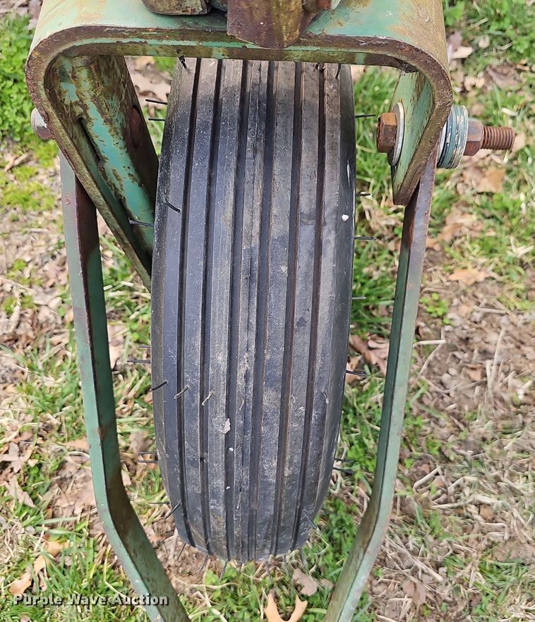 image for item EJ6175 John Deere 660 hay rake