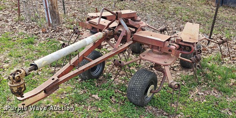 image for item EJ6176 New Holland 158 rotary hay rake