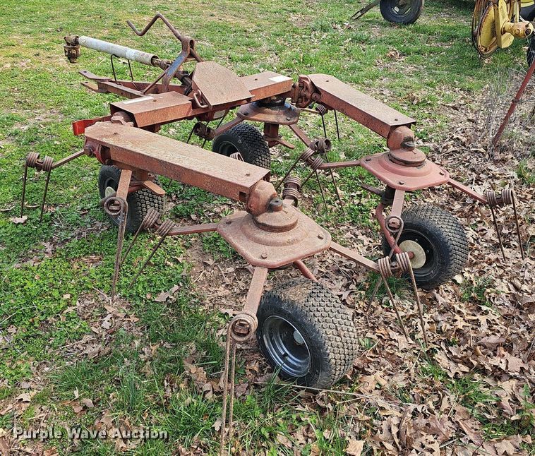 image for item EJ6176 New Holland 158 rotary hay rake