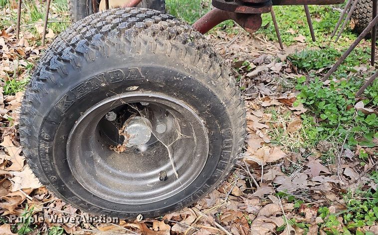 image for item EJ6176 New Holland 158 rotary hay rake