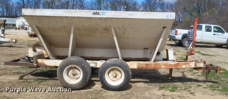 image for item EJ7838 Willmar  spreader