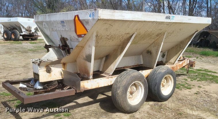image for item EJ7838 Willmar  spreader