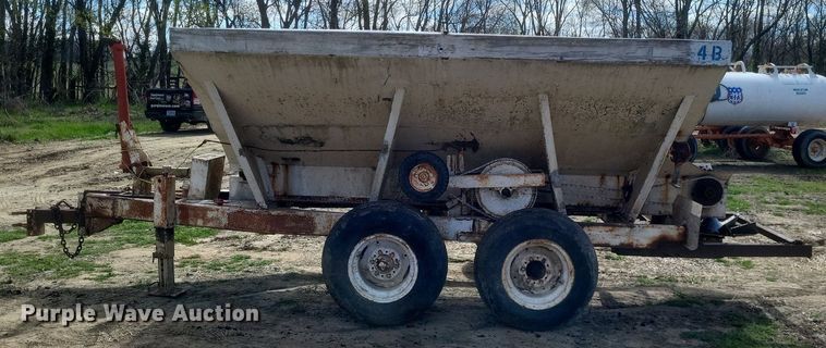 image for item EJ7838 Willmar  spreader