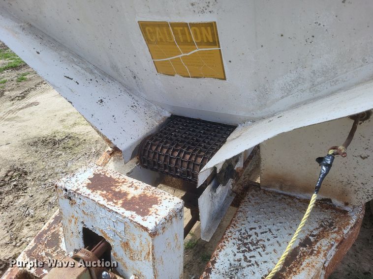 image for item EJ7838 Willmar  spreader