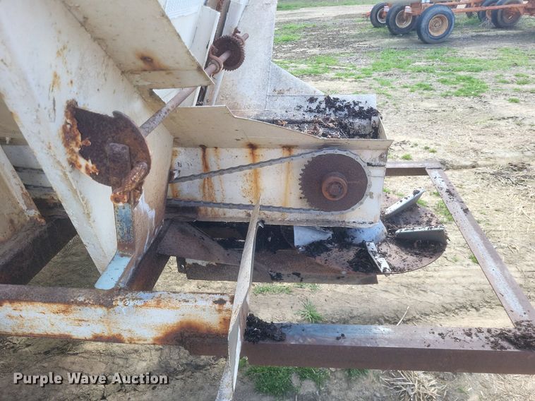image for item EJ7838 Willmar  spreader