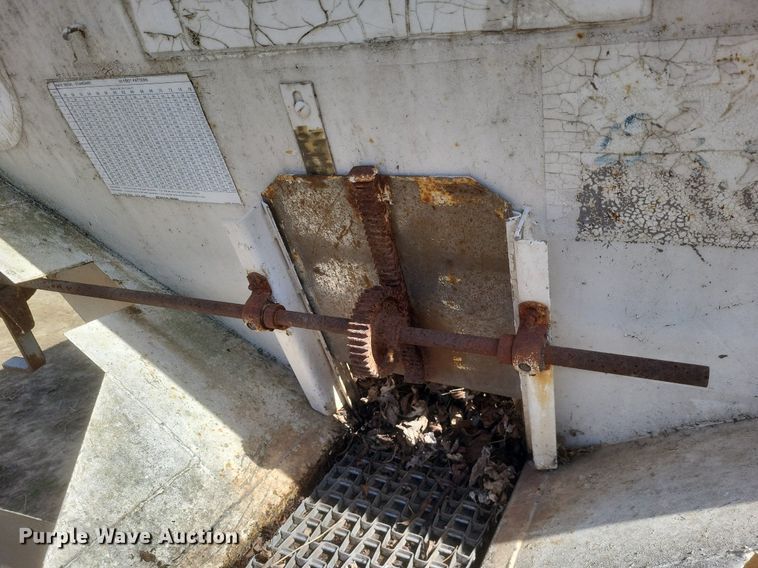 image for item EJ7838 Willmar  spreader