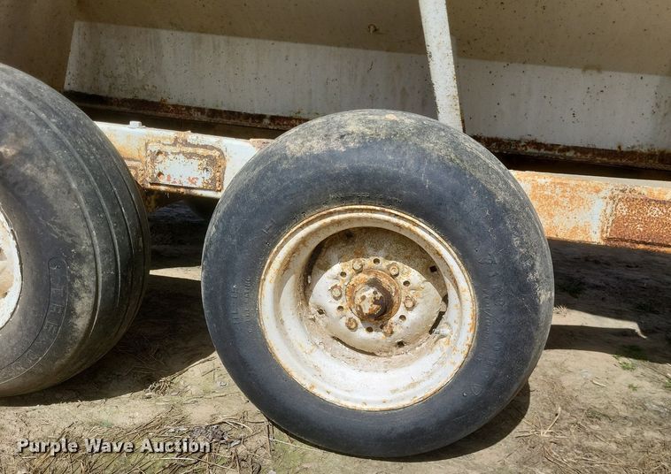 image for item EJ7838 Willmar  spreader