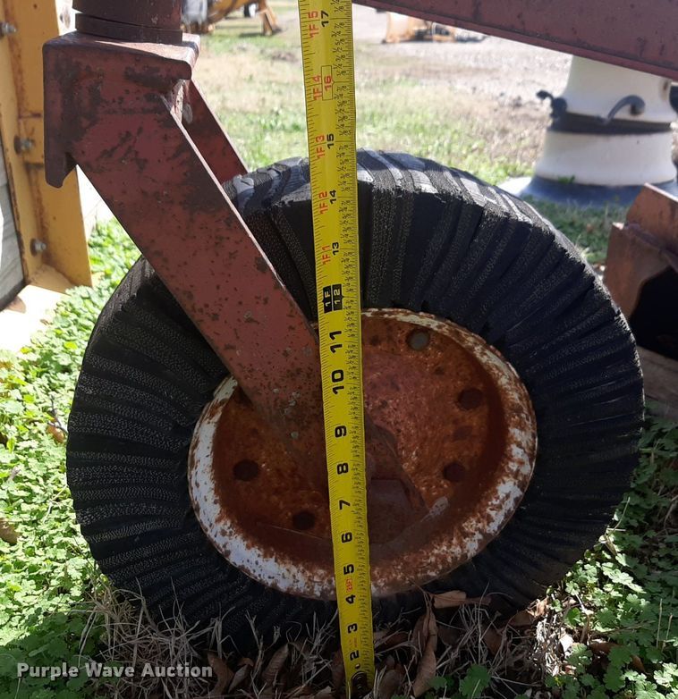 image for item FC9219 2008 Massey Ferguson  2605 tractor