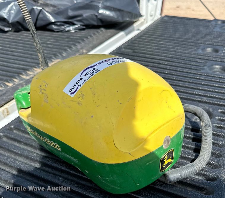image for item GQ9235 John Deere StarFire 6000 GPS receiver