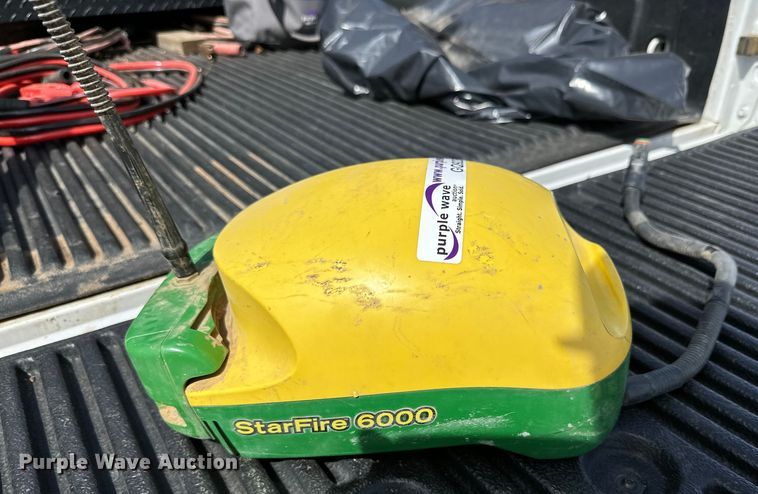 image for item GQ9235 John Deere StarFire 6000 GPS receiver
