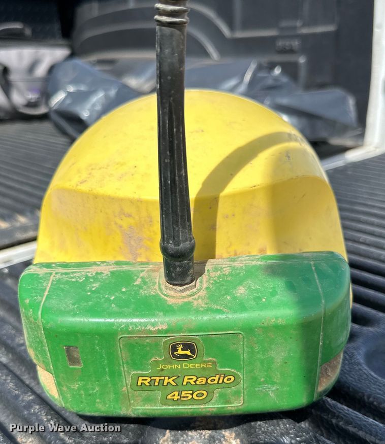 image for item GQ9235 John Deere StarFire 6000 GPS receiver