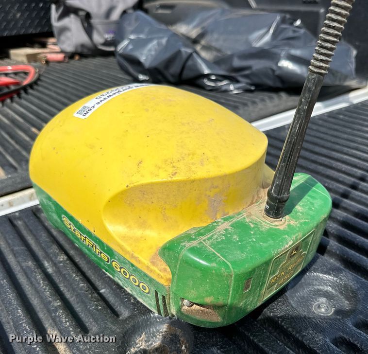 image for item GQ9235 John Deere StarFire 6000 GPS receiver