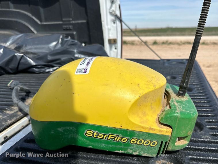 image for item GQ9235 John Deere StarFire 6000 GPS receiver