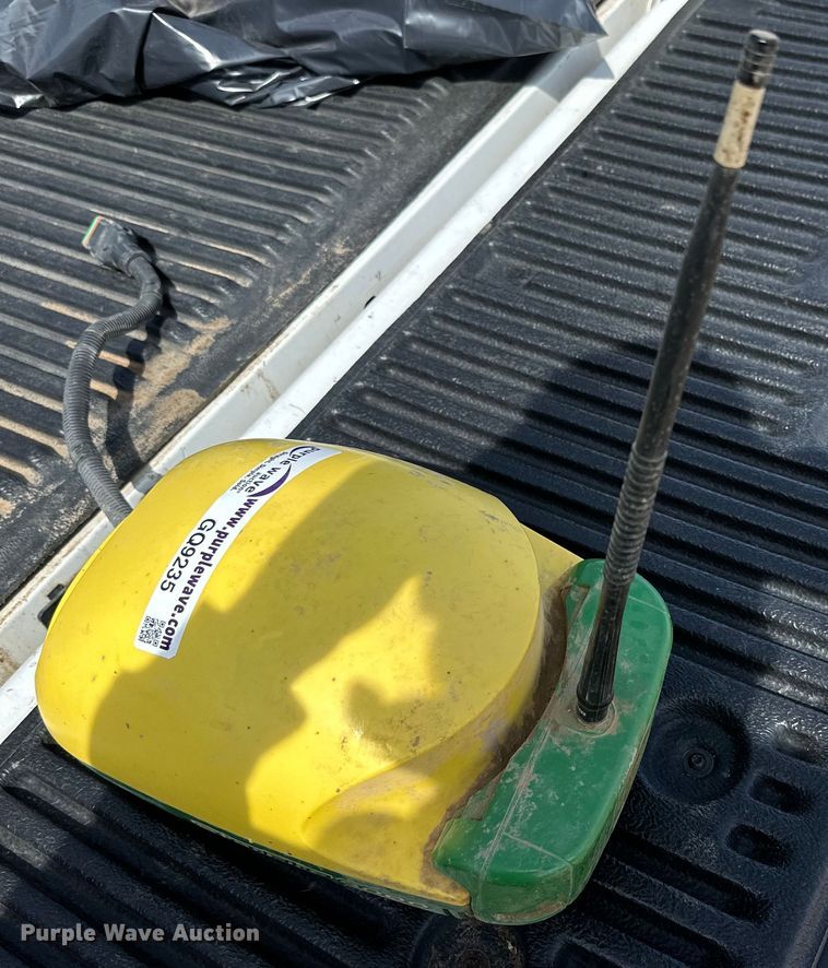 image for item GQ9235 John Deere StarFire 6000 GPS receiver