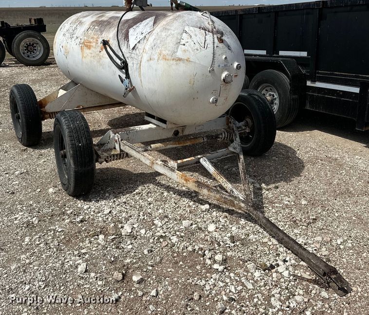 image for item IB9360 NH3 tank trailer