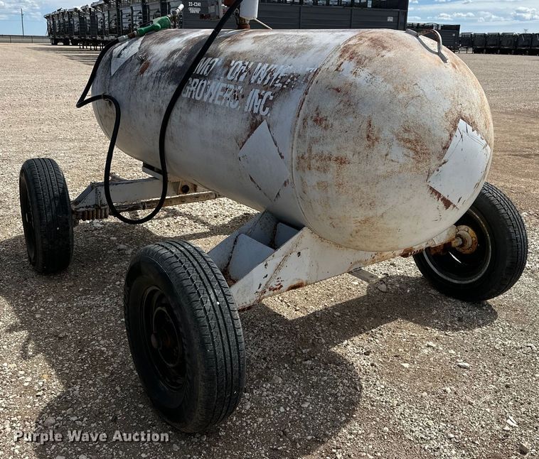 image for item IB9360 NH3 tank trailer