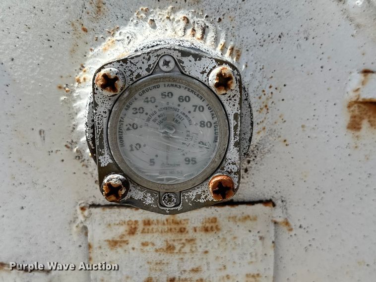 image for item IB9360 NH3 tank trailer