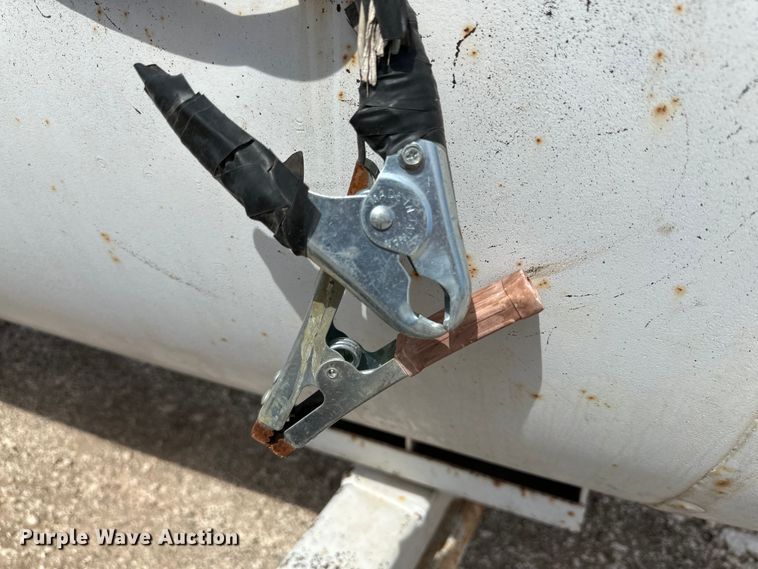 image for item IB9360 NH3 tank trailer