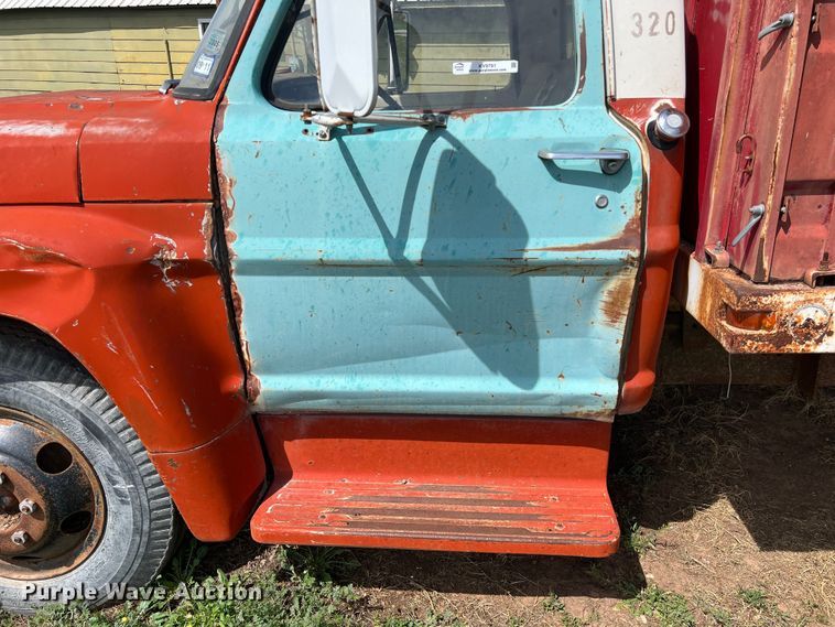 image for item KV9791 1968 Ford F600 grain truck