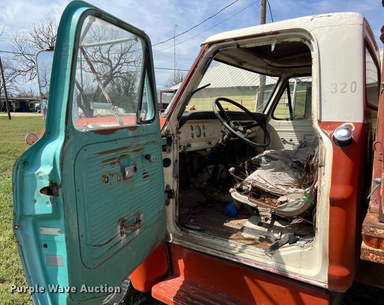 image for item KV9791 1968 Ford F600 grain truck