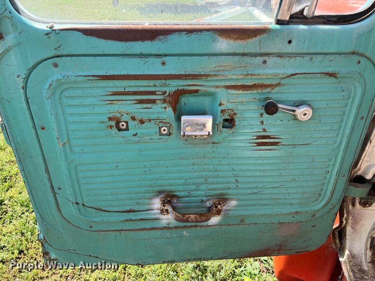 image for item KV9791 1968 Ford F600 grain truck