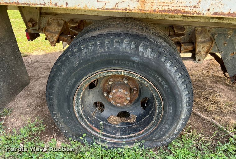 image for item KV9791 1968 Ford F600 grain truck