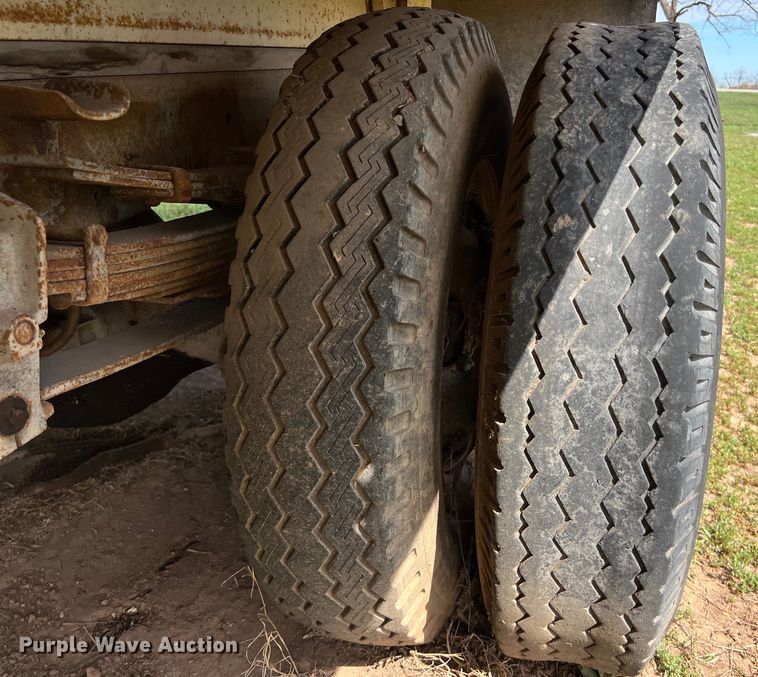 image for item KV9791 1968 Ford F600 grain truck