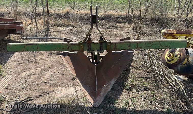 image for item KV9885 John Deere sweep plow