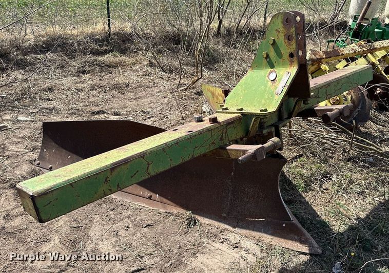 image for item KV9885 John Deere sweep plow