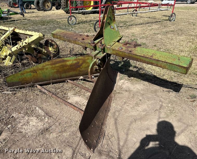 image for item KV9885 John Deere sweep plow