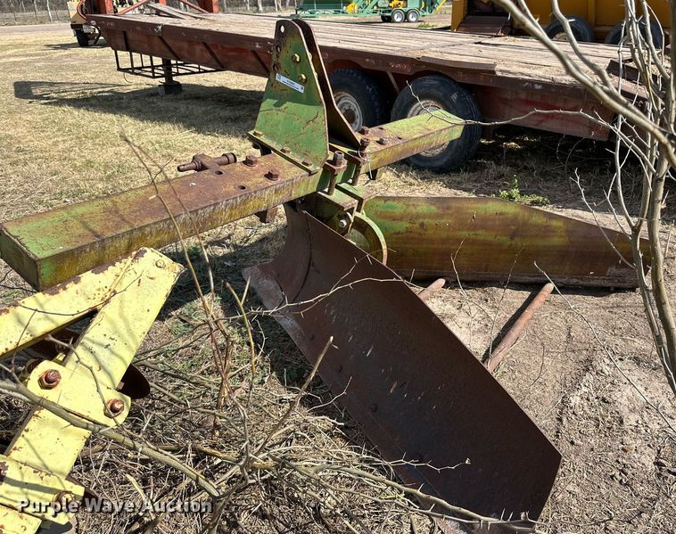 image for item KV9885 John Deere sweep plow