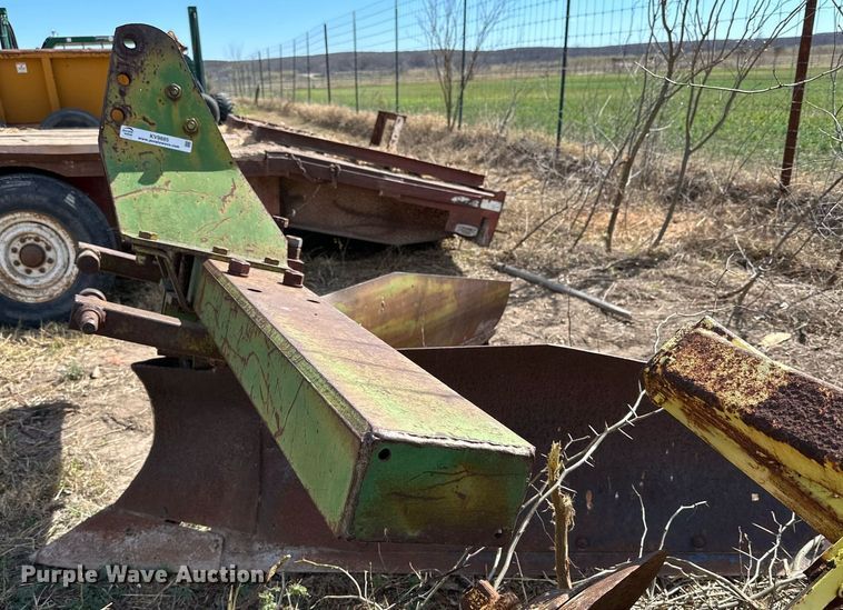 image for item KV9885 John Deere sweep plow