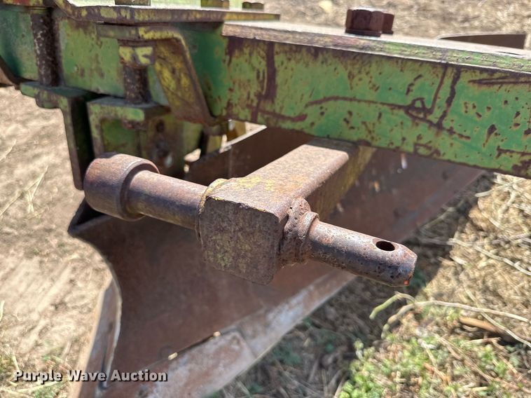image for item KV9885 John Deere sweep plow