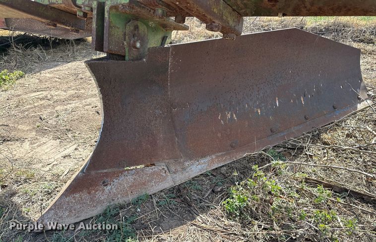 image for item KV9885 John Deere sweep plow