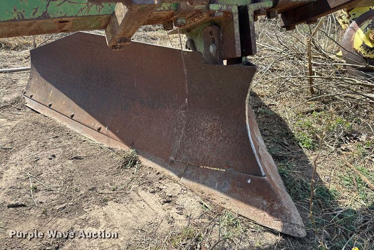 image for item KV9885 John Deere sweep plow