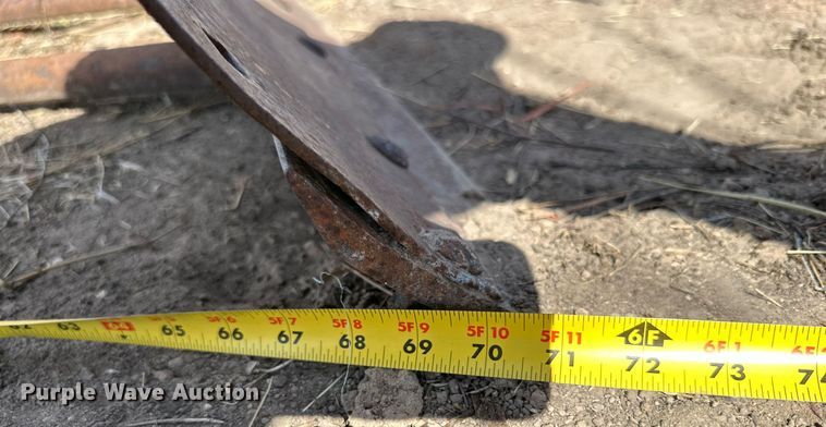 image for item KV9885 John Deere sweep plow