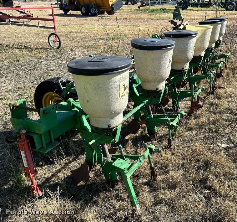 image for item KV9888 John Deere  planter