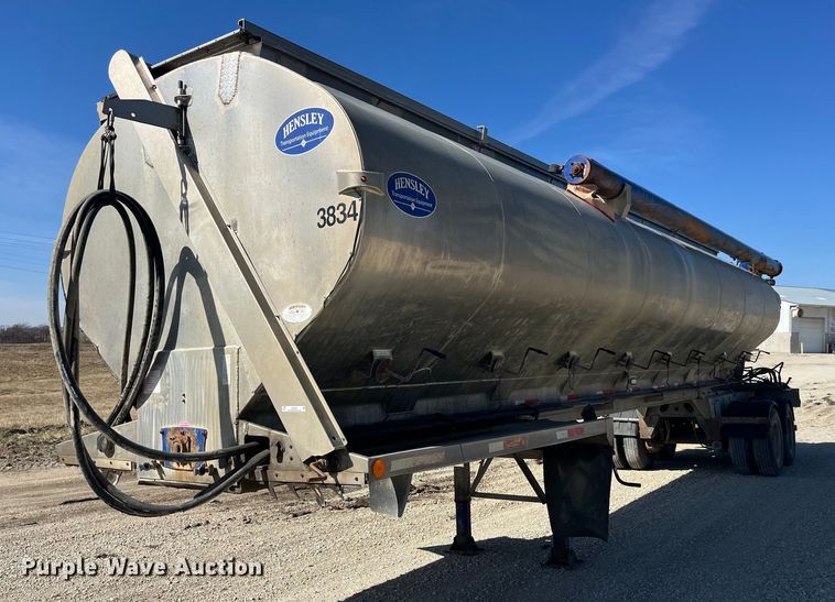 image for item LD9334 2012 Hensley ATLW-36-32-8 feed delivery trailer