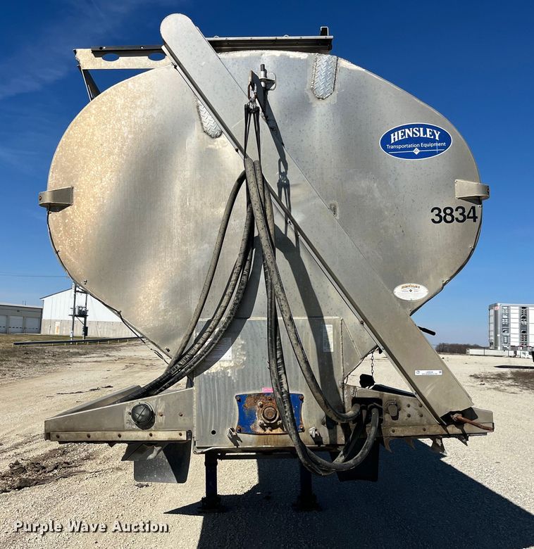 image for item LD9334 2012 Hensley ATLW-36-32-8 feed delivery trailer
