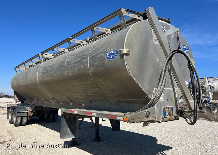 image for item LD9334 2012 Hensley ATLW-36-32-8 feed delivery trailer